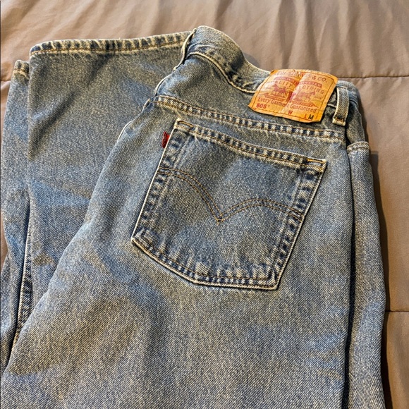 Women’s Levi's 505 Classic Blue Jeans with Tan Label - Picture 4 of 4